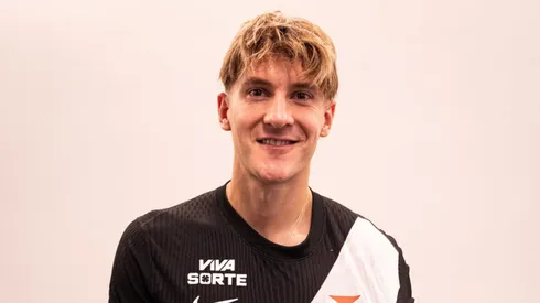 El delantero fue presentado en su nuevo club.
