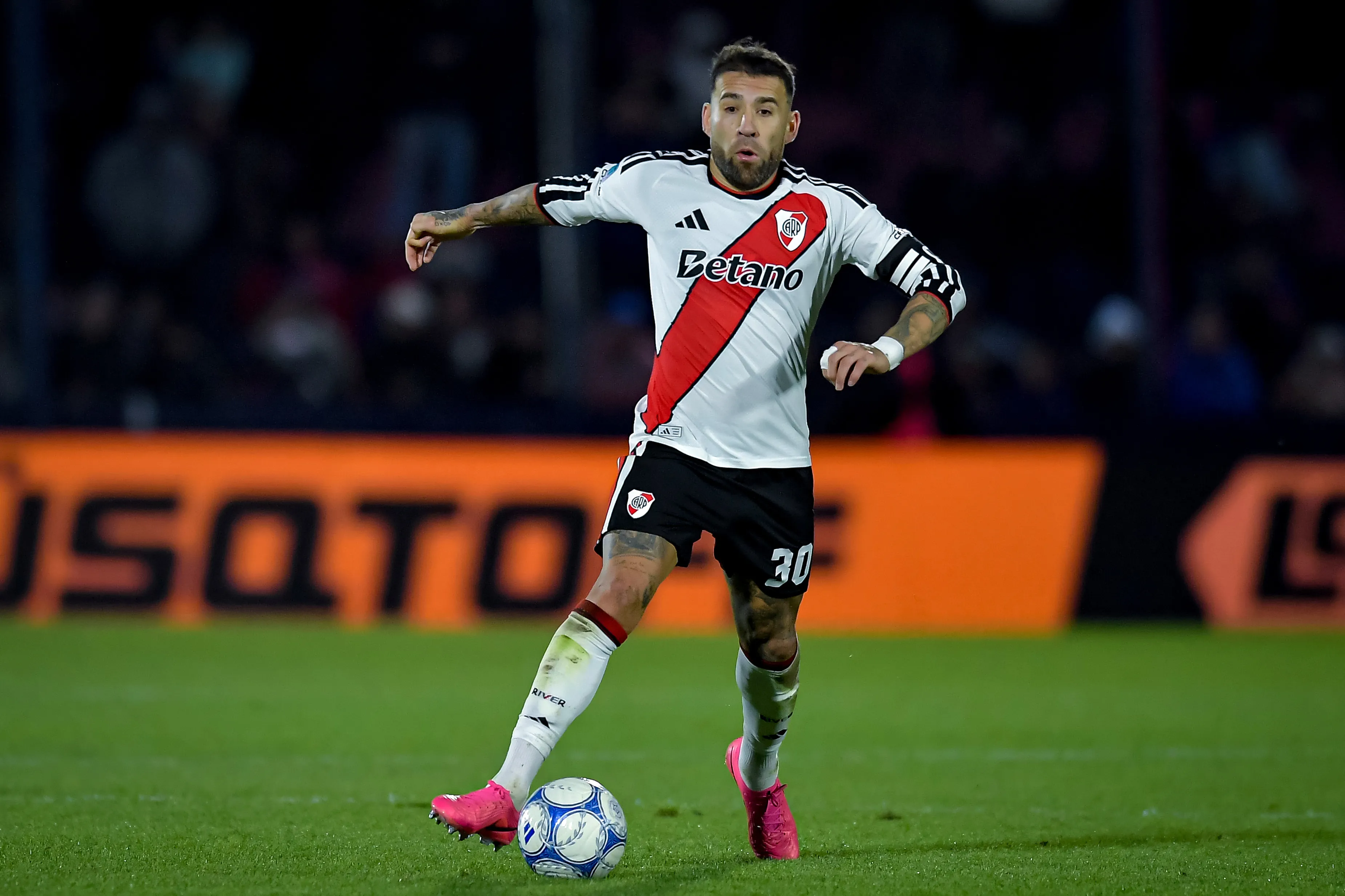 Otamendi todavía no pudo ganar con la camiseta de River. (Getty Images)