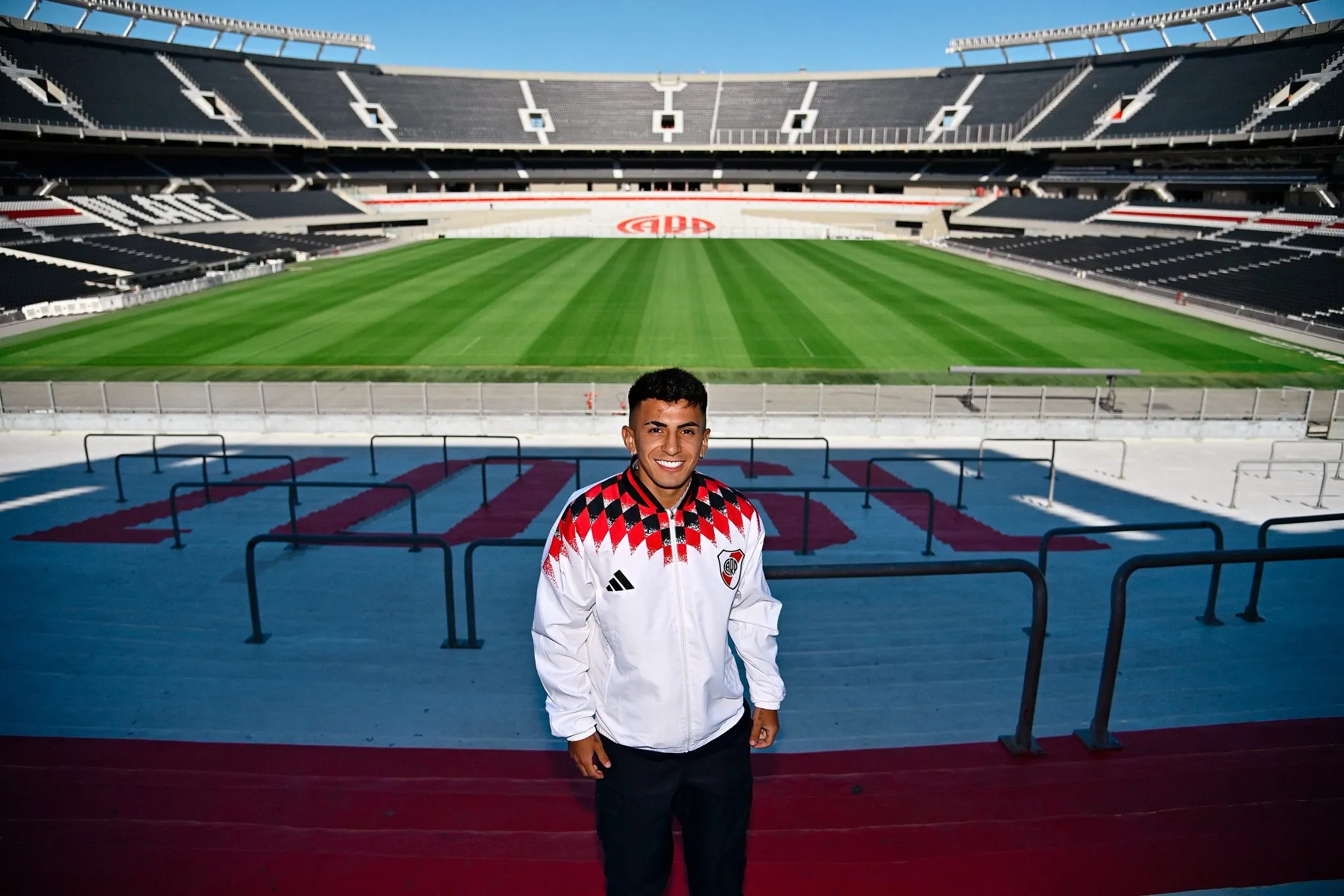 Thiago Almada podría debutar el domingo 16 de agosto ante Argentinos Juniors en el Monumental. (Prensa River)