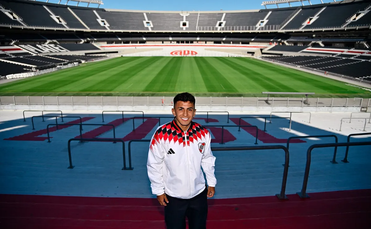Almada se entrenó por primera vez como jugador de River este lunes en Ezeiza.