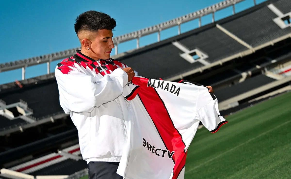 Almada debutaría este domingo ante Argentinos Juniors.