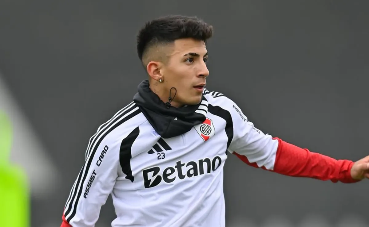 Almada espera por su debut en River.