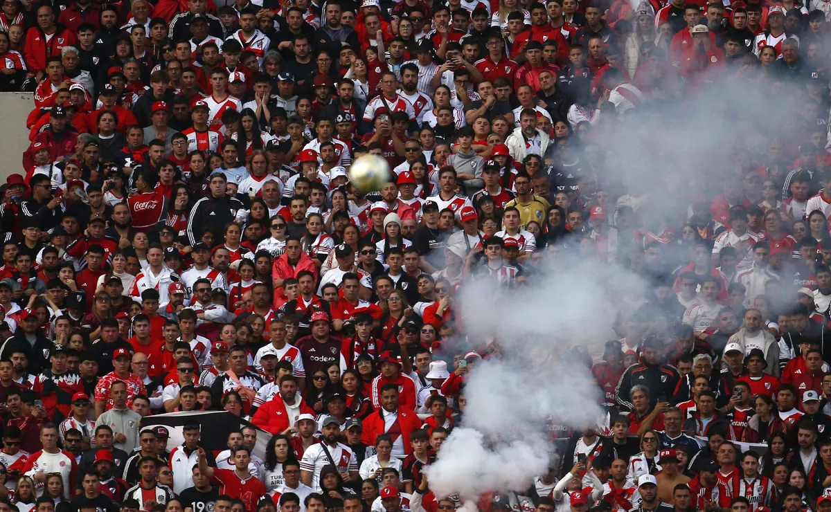 Varios hinchas de River viajaron a Colombia para ver el partido de ida ante Independiente Santa Fe.