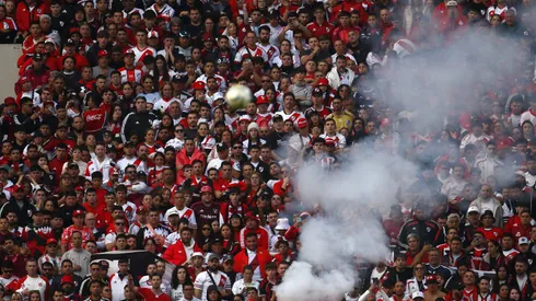 Varios hinchas de River viajaron a Colombia para ver el partido de ida ante Independiente Santa Fe.