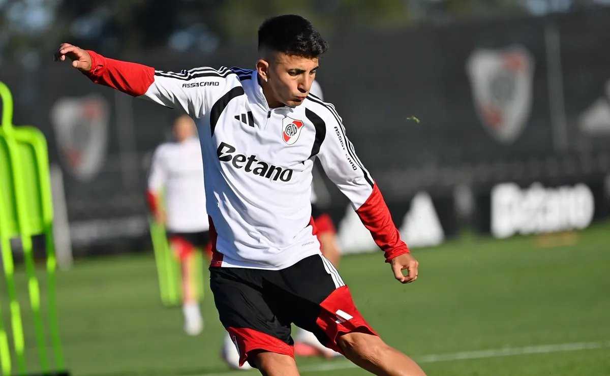 Almada suma un úñado de entrenamientos con sus nuevos compañeros en River.