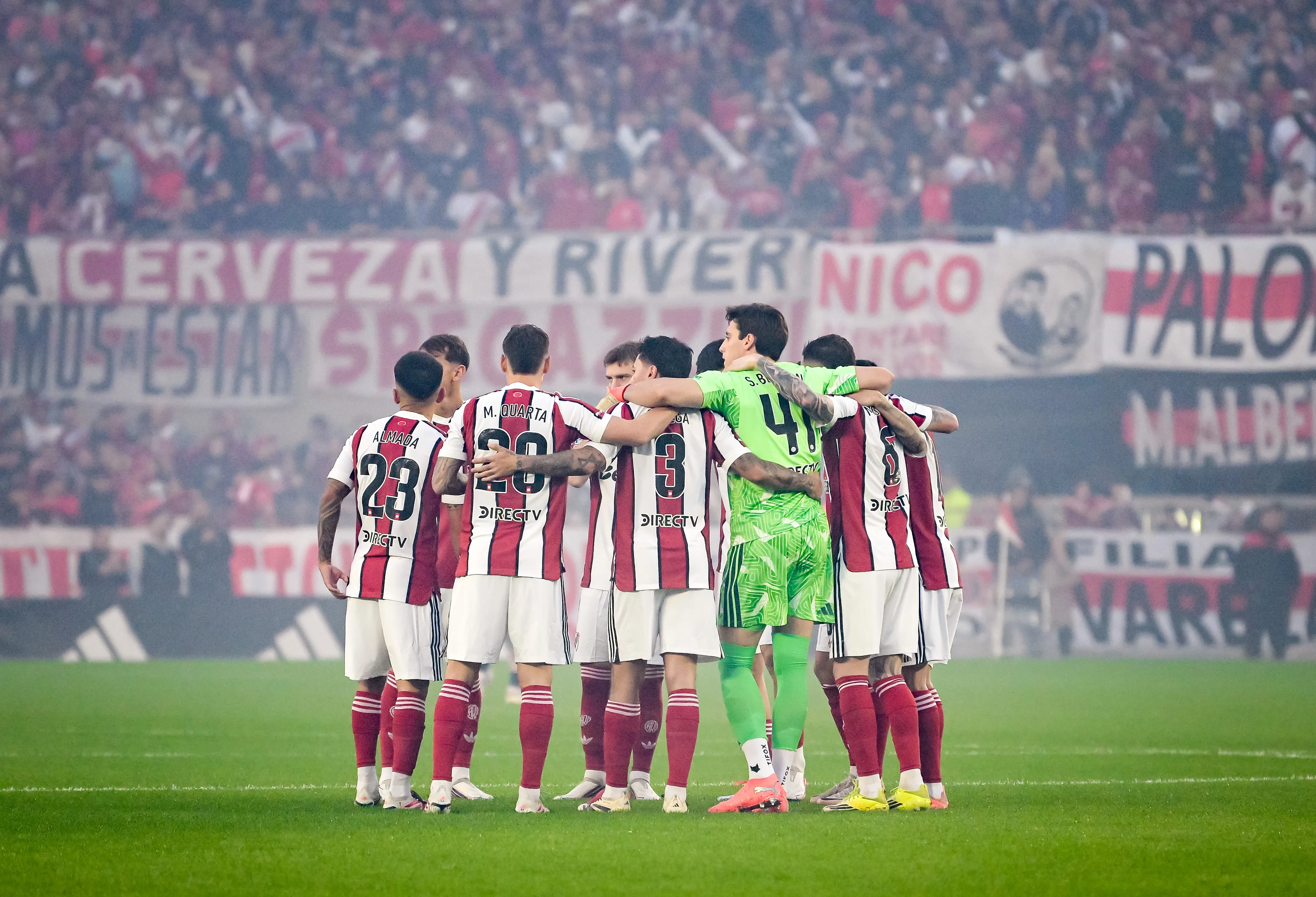 River jugará esta noche contra Santa Fe para abrir la serie en Colombia.