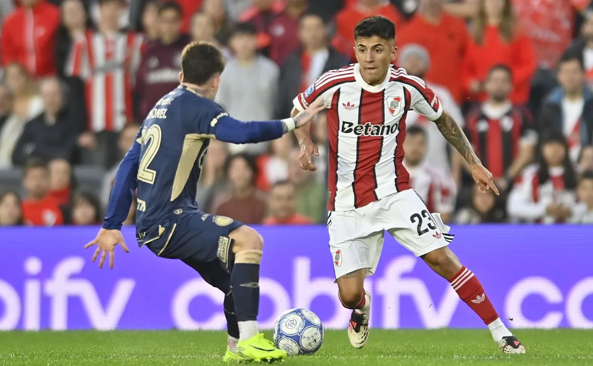 El volante debutó con la camiseta número 23 ante AAAJ.