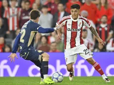 Destellos que ilusionan: así fue el debut de Thiago Almada ante Argentinos