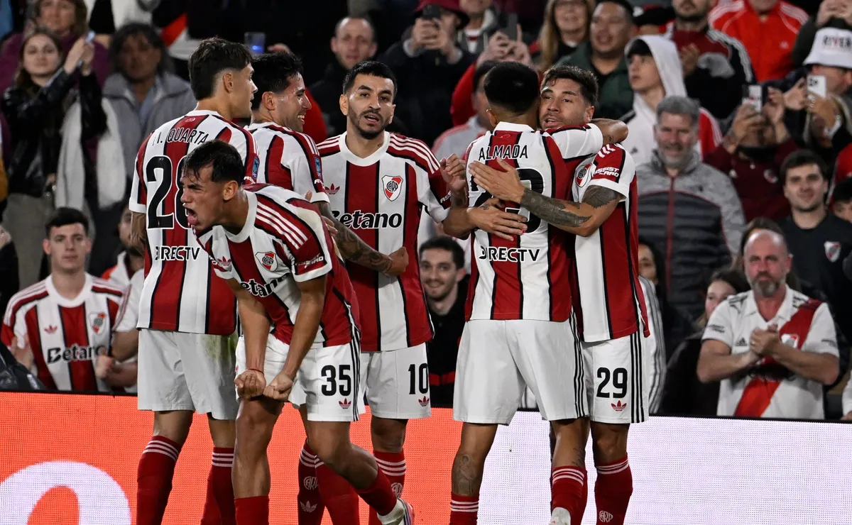 River ganó y sube en las tablas.