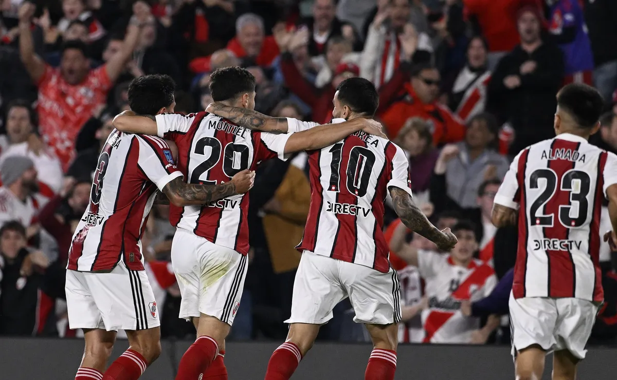 Los goles de Montiel y Correa ante AAAJ.