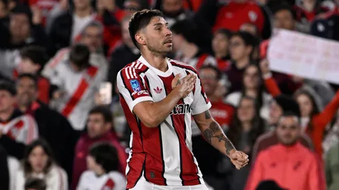 Cachete le dedicó el gol a la gente presente.