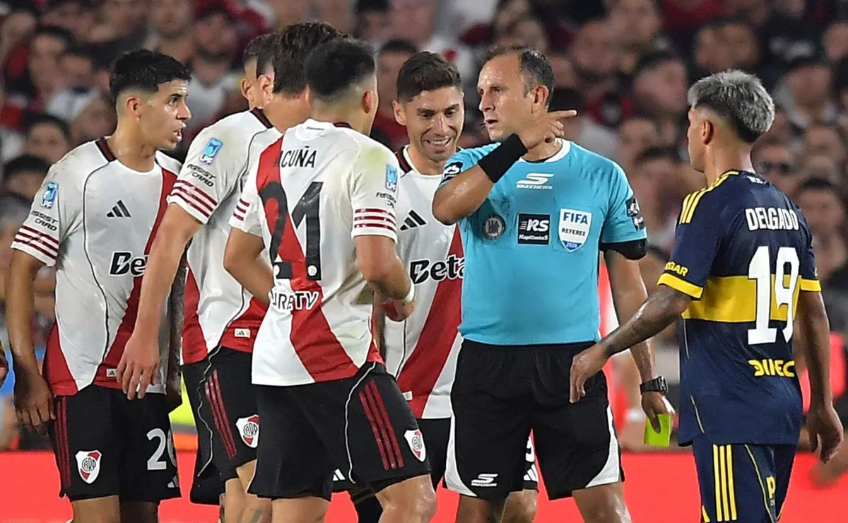 El árbitro volverá al Monumental después de su último antecedente.