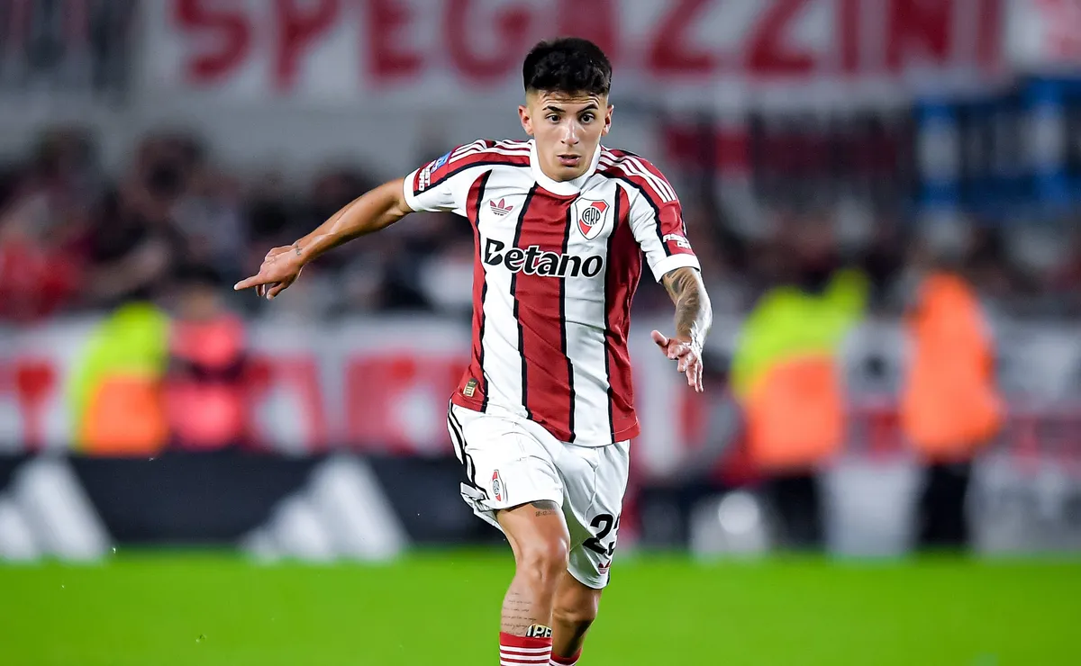 Thiago Almada no será titular en Colombia.