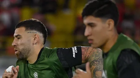 Otamendi y González, junto al resto de sus compañeros, realizaron la entrada en calor en el Campín de Bogotá.