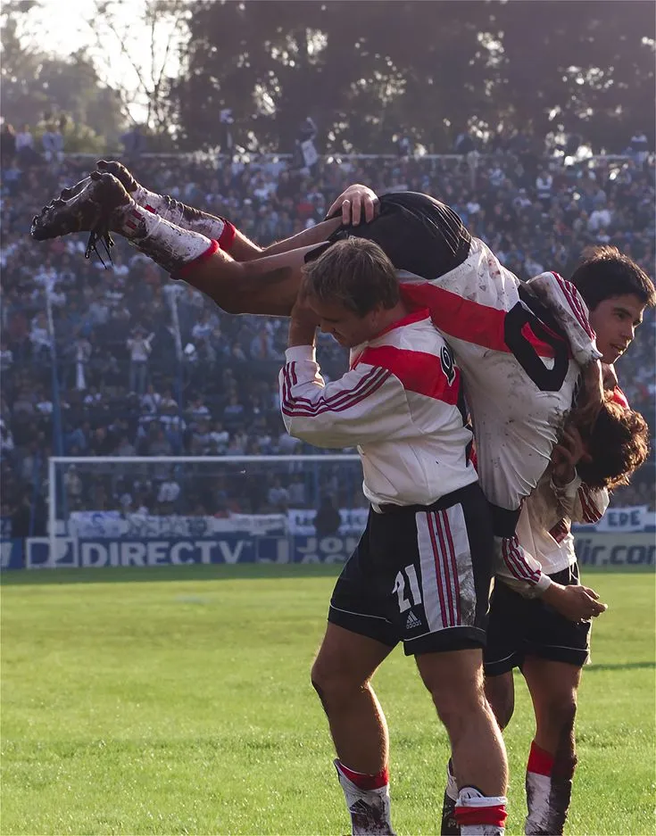 Coudet, Aimar y Saviola, en un River que desfilaba.