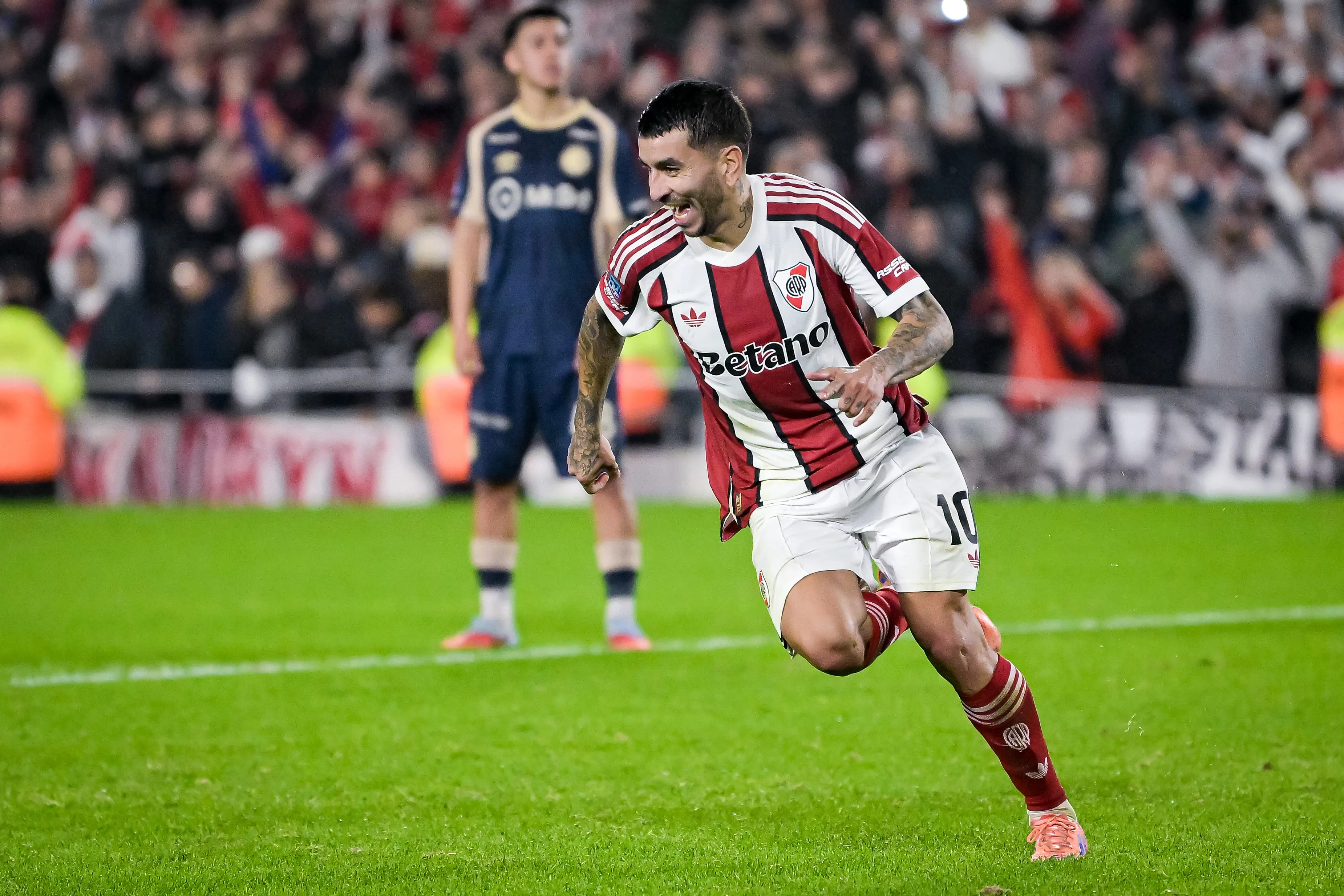 Correa celebró su primer gol en River frente a Argentinos Juniors.
