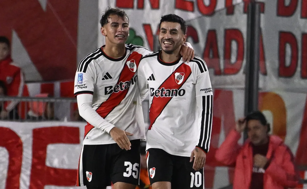 Los goles de Correa y Freitas ante Vélez.