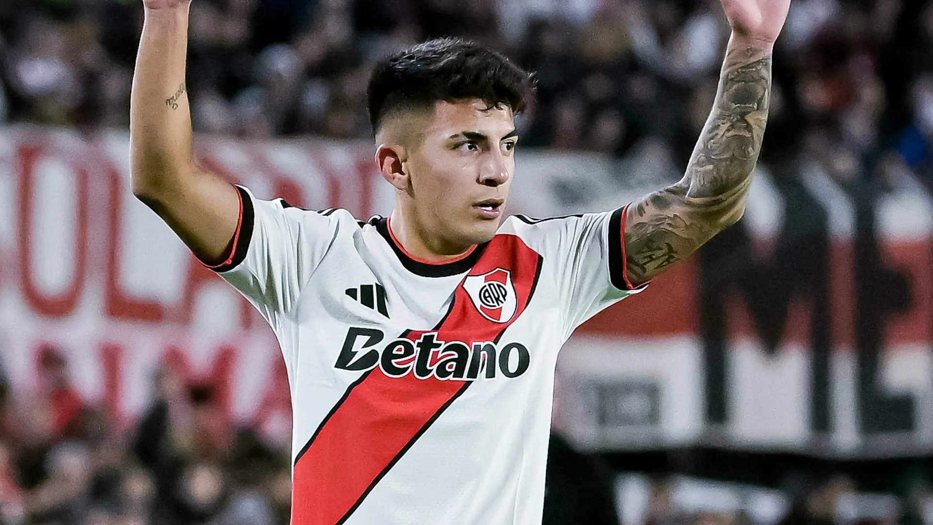 Almada está disputando su tercer partido con River.