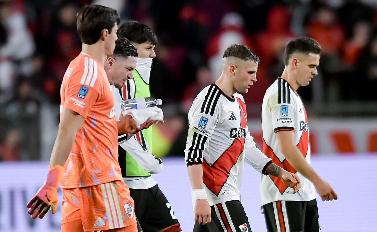 River se sigue complicando solo y perdiendo puntos insólitos en el Clausura.