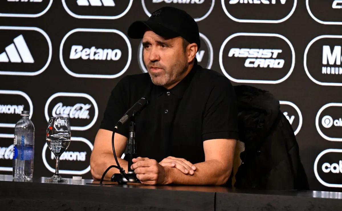 Coudet en conferencia de prensa.