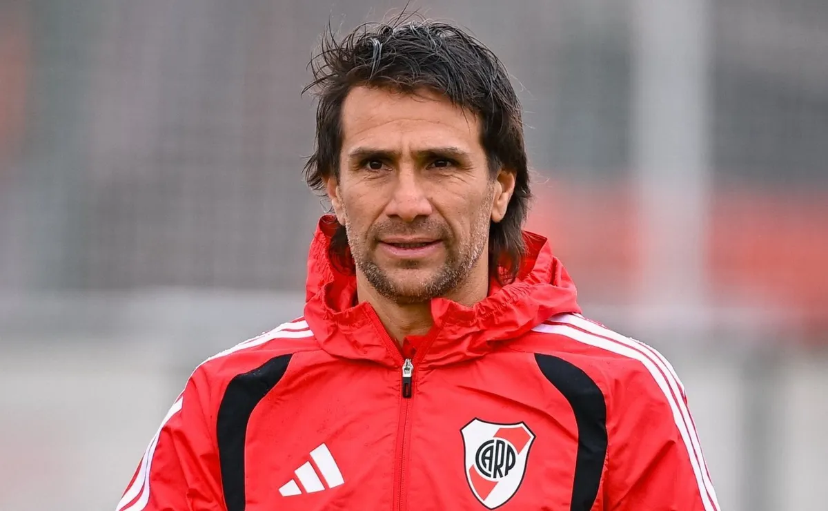 El DT interino comenzó su aventura en Núñez.