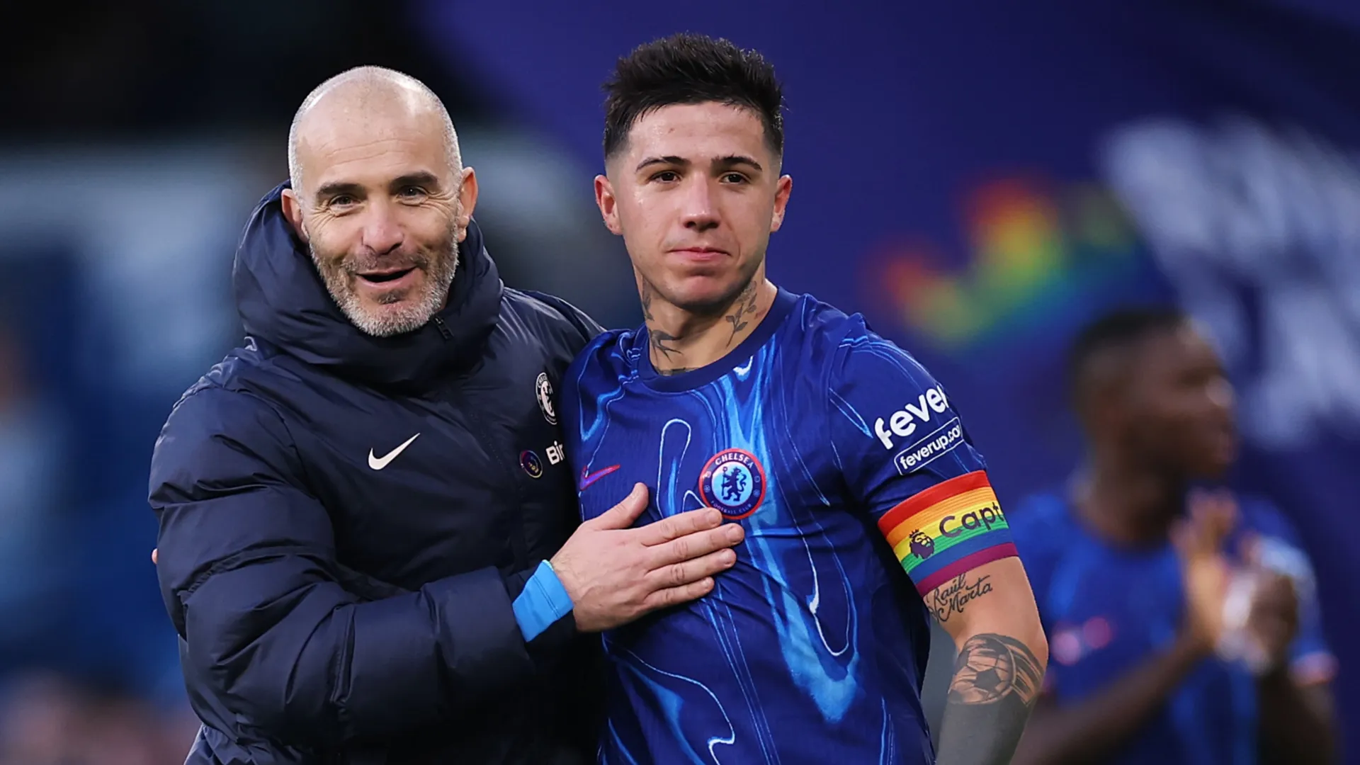 Maresca ya dirigió a Enzo en Chelsea y hasta le dio la cinta de capitán.