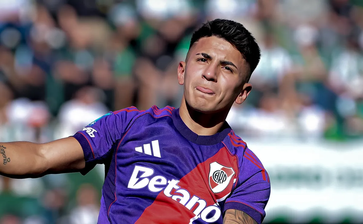 Almada se mostró feliz por su primer gol.