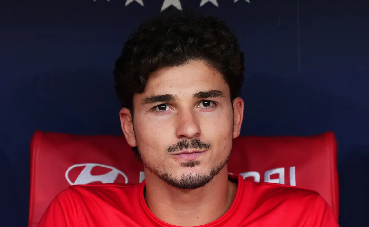 Julián no pudo resolver su llegada a Barcelona.