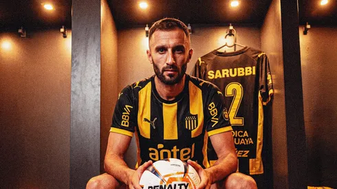 Peñarol presentó a Pezzella.