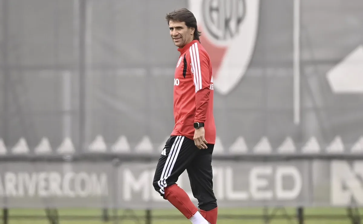 Ponzio comienza a definir el once titular que recibirá a Independiente Rivadavia.