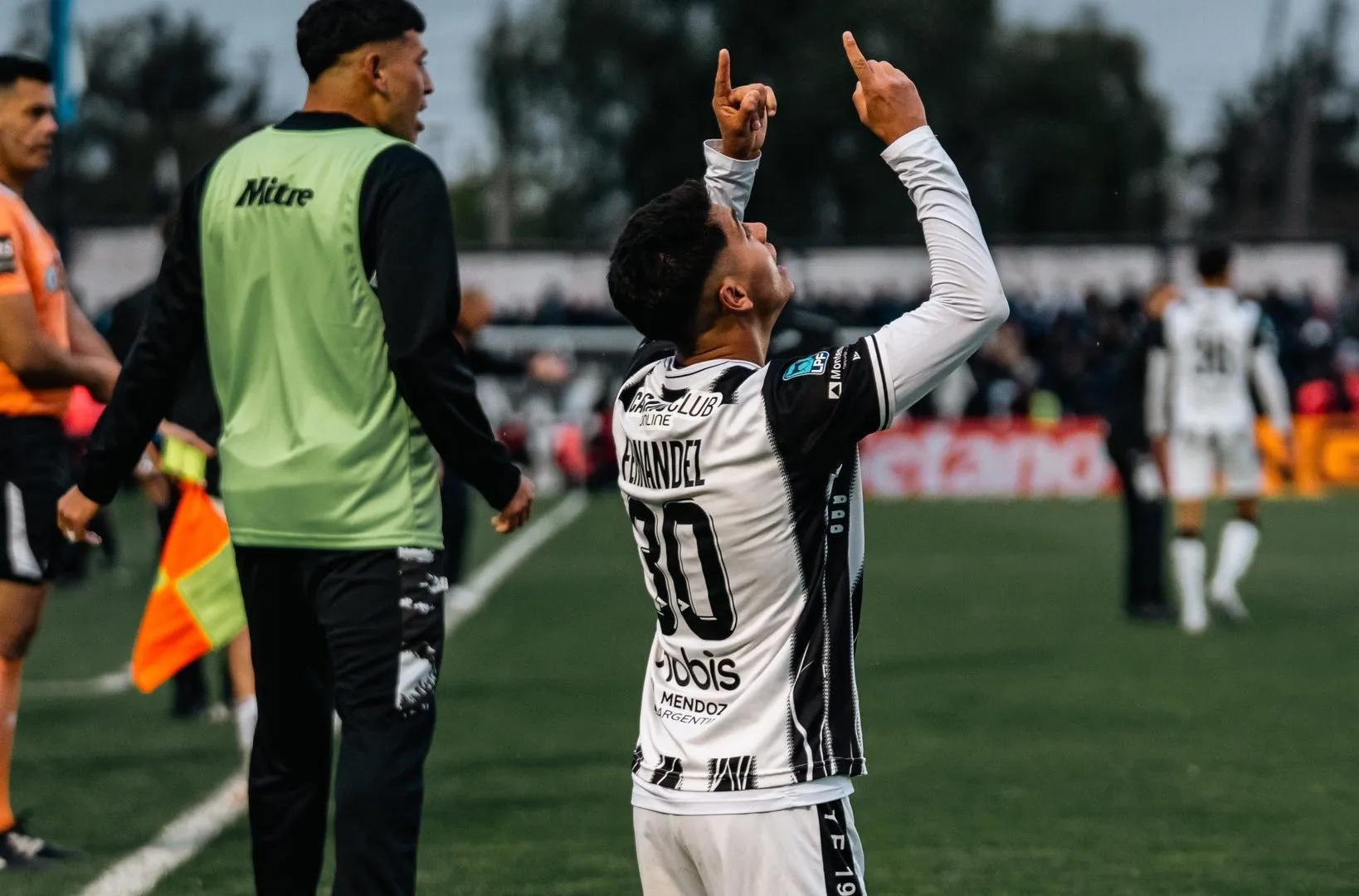 Esteban Fernández celebra el agónico empata de Gimnasia de Mendoza contra Boca.
