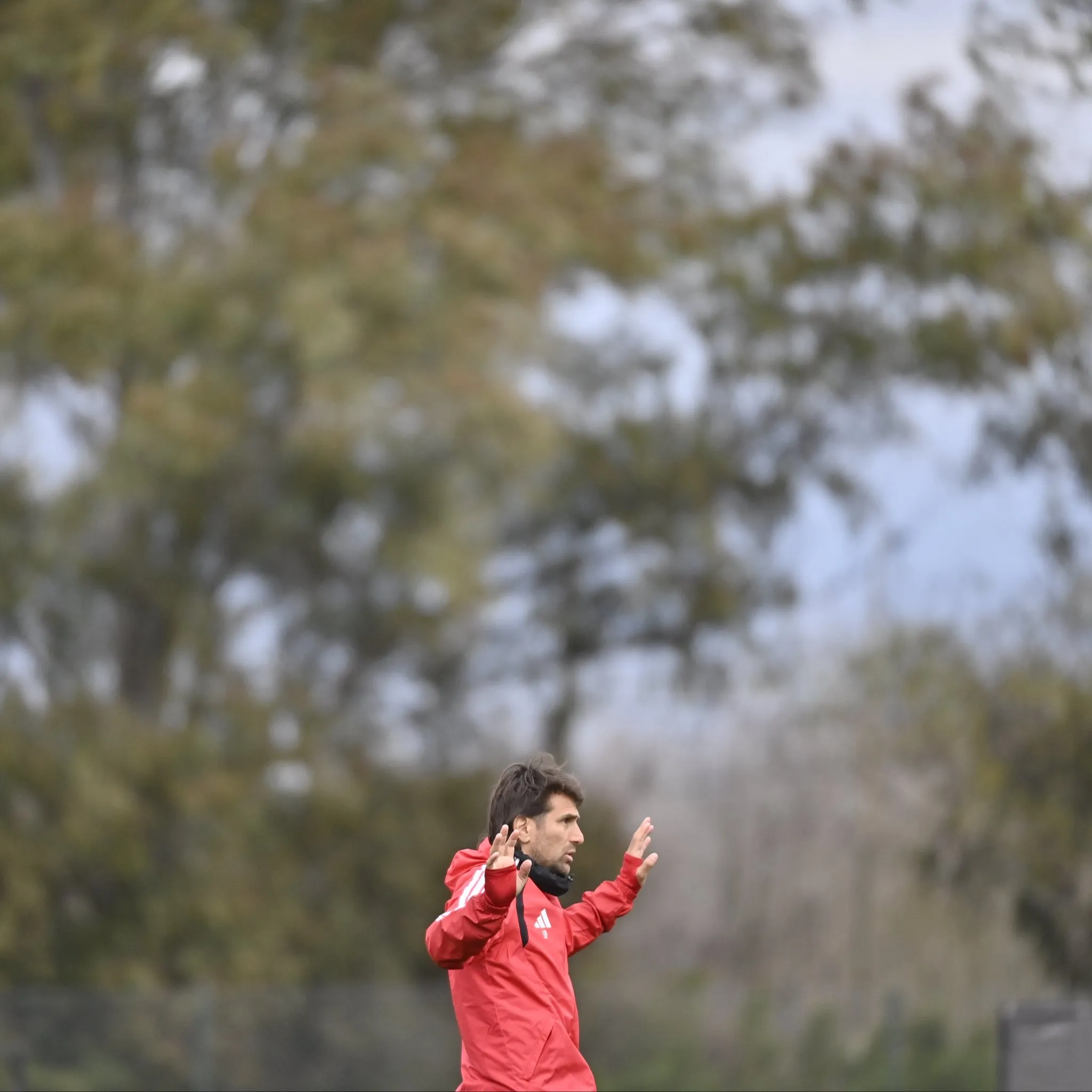 Ponzio repetiría el mismo once titular que viene de derrotar a Banfield. (Prensa River)