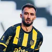 Pezzella debutó en Peñarol, recibió buenos comentarios de los hinchas y el DT lo llenó de elogios: “Impresionante”