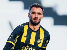 Pezzella debutó en Peñarol, los hinchas lo aprobaron y el DT lo llenó de elogios