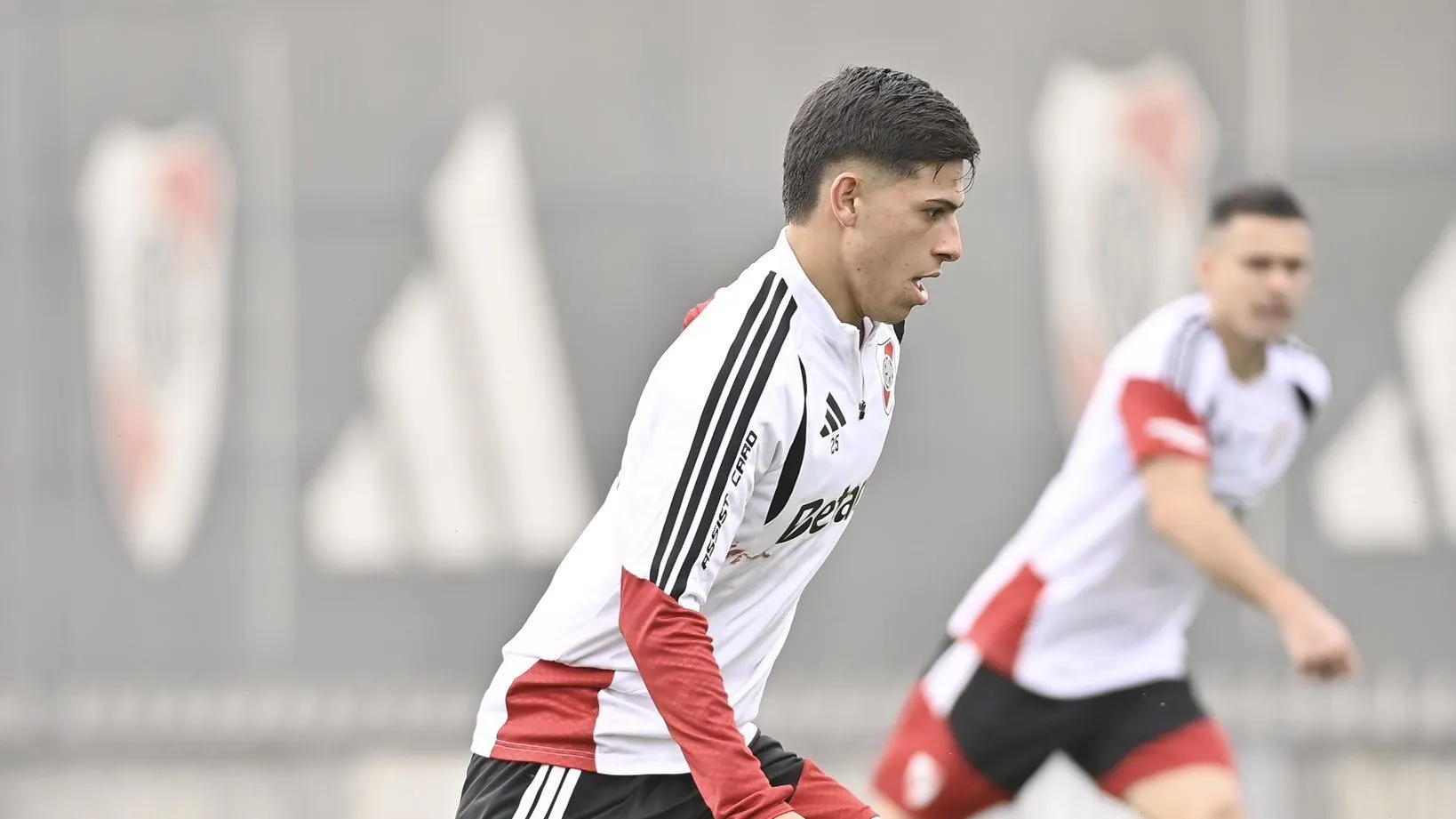 River venció a Estudiantes de Caseros en un amistoso.