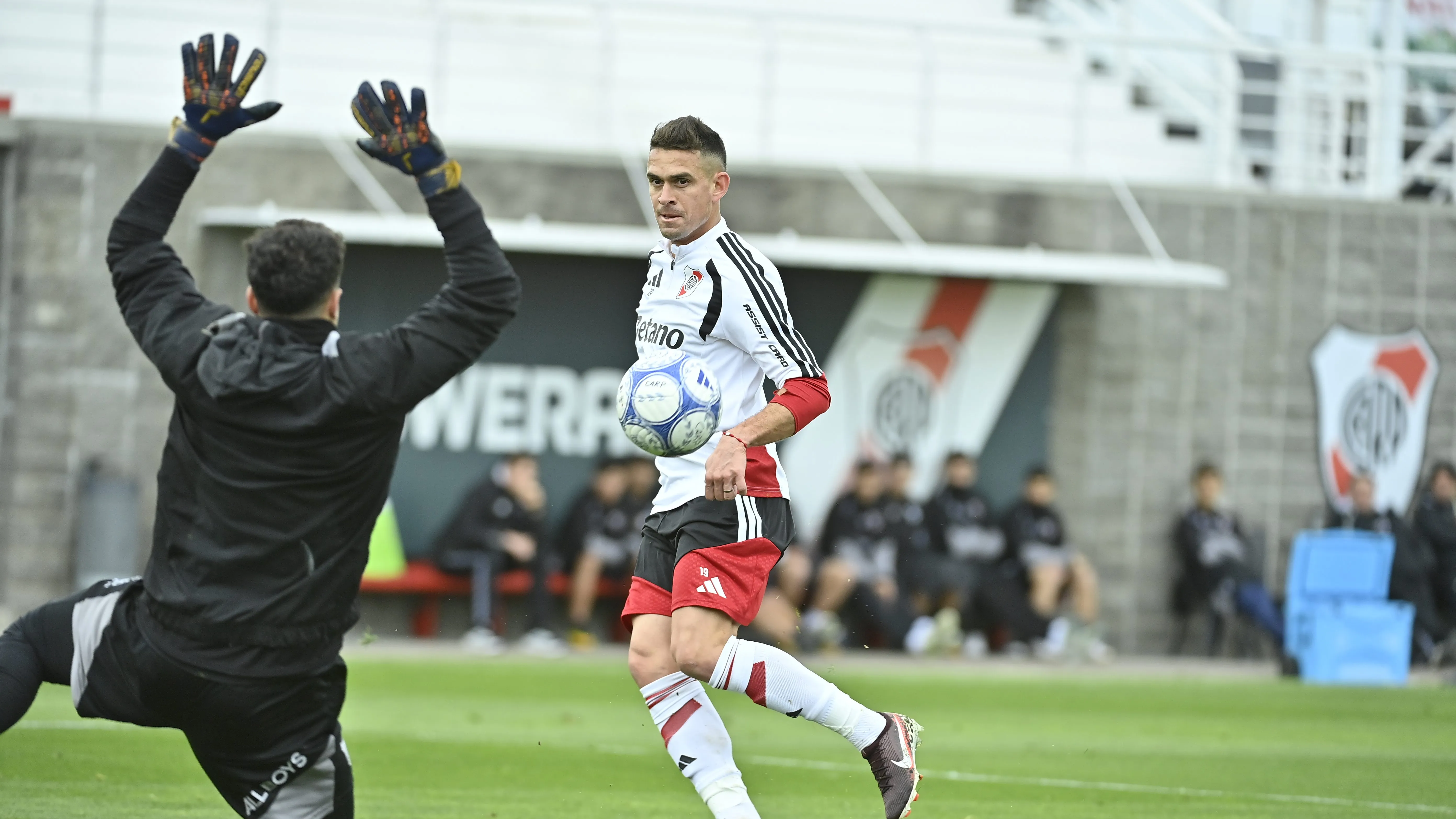 Borré convirtió uno de los goles de River vs. All Boys.