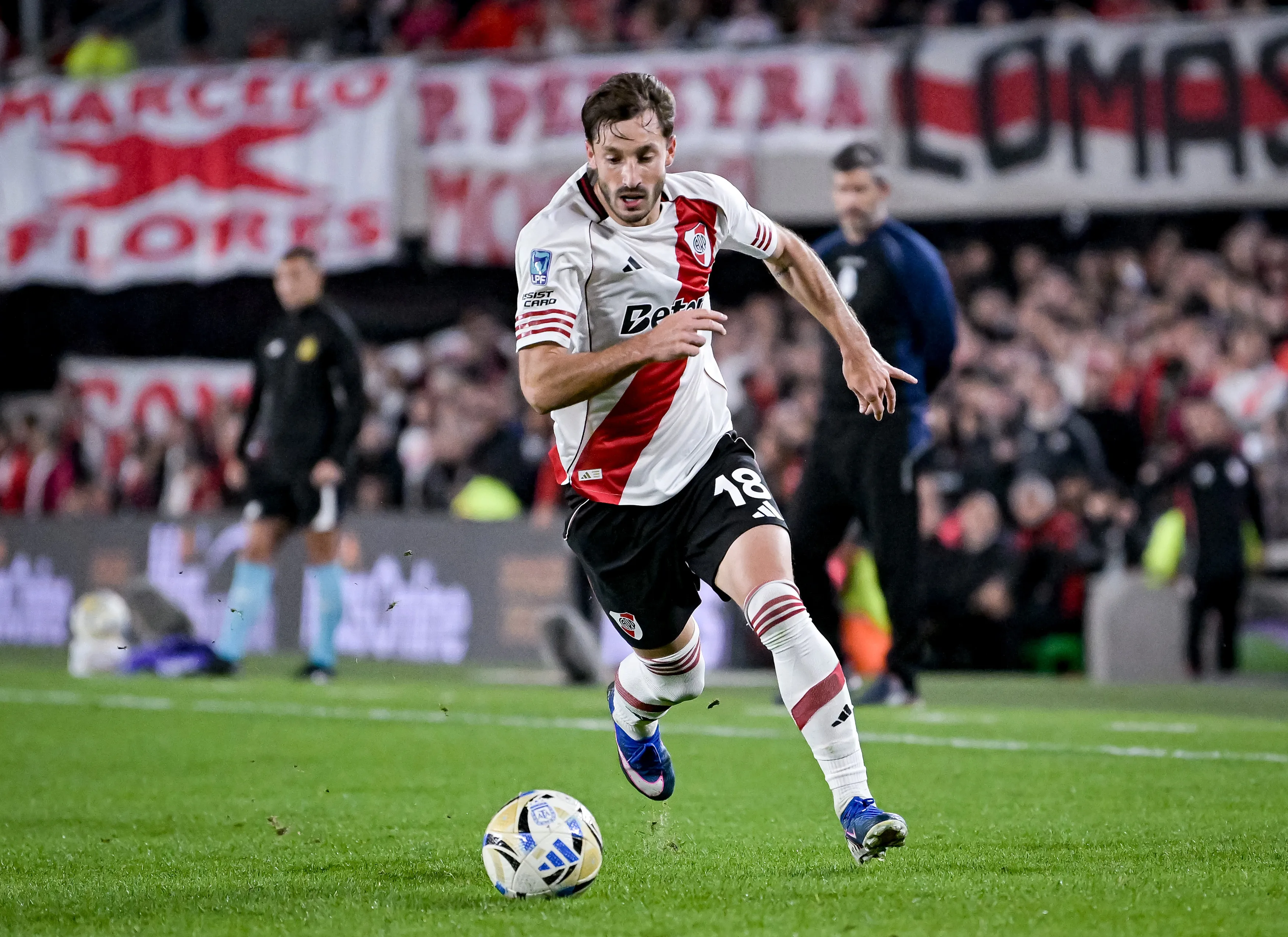Viña permanecerá en River por lo que resta de este año hasta tanto Flamengo no acuerde su continuidad en otro club. (Getty Images)