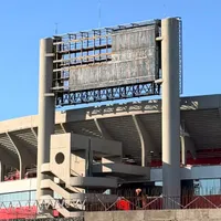 River avanza en el desarme de la pantalla del Monumental para comenzar con la colocación de las columnas para el techado