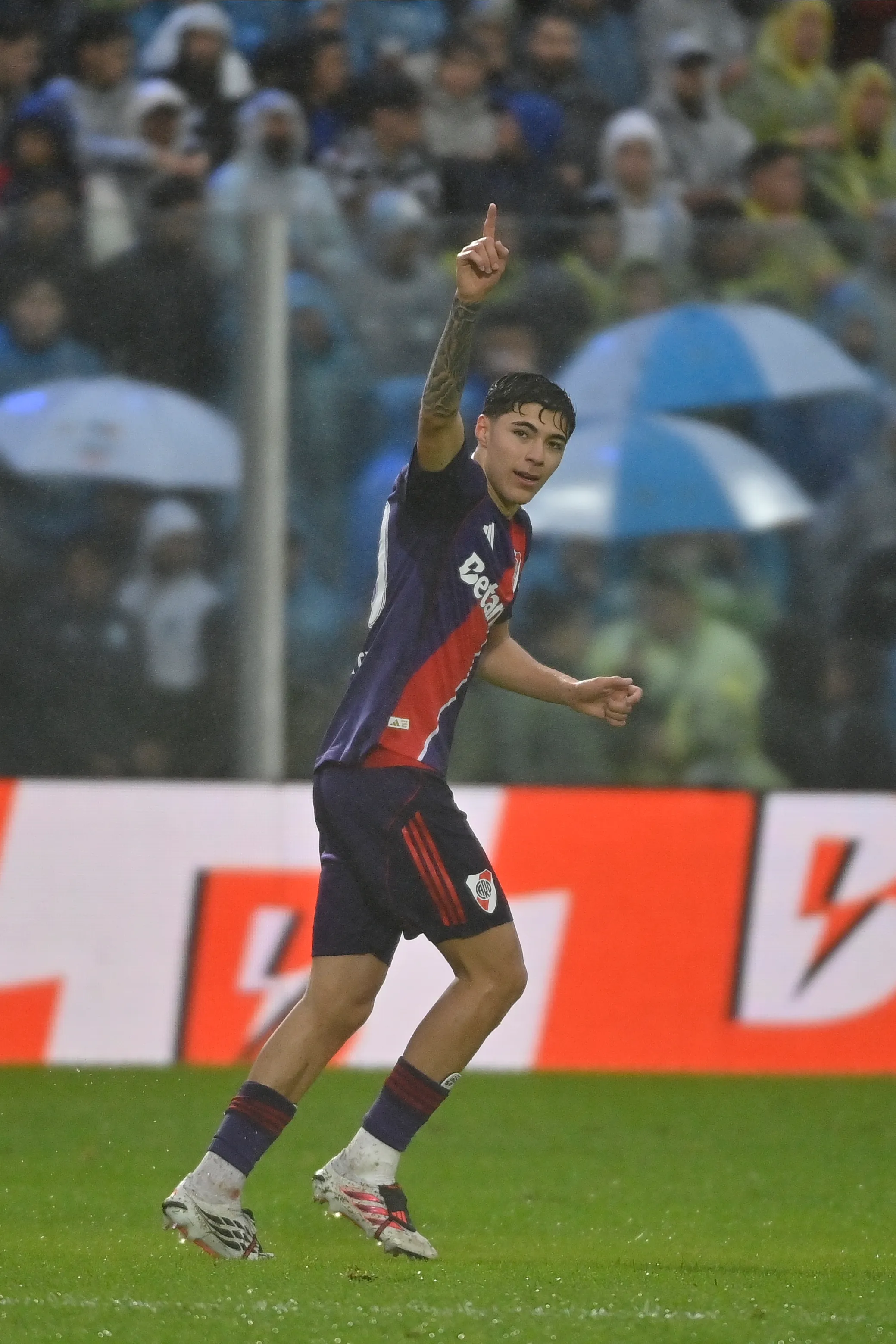 Andrada salió con una paralítica y podría jugar el próximo partido, según declaró Ponzio. (Prensa River)
