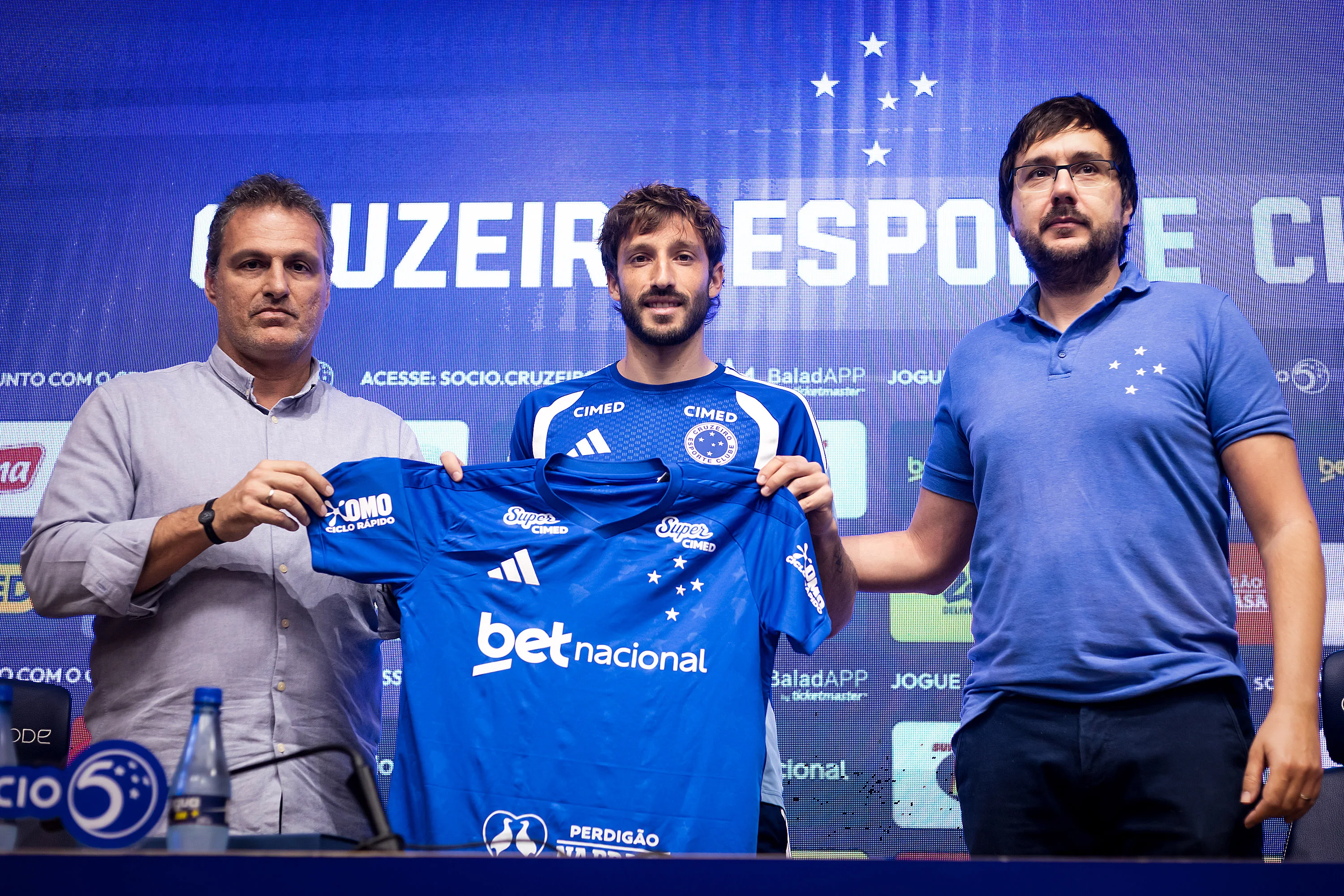 Viña fue presentado en Cruzeiro y habló de River.