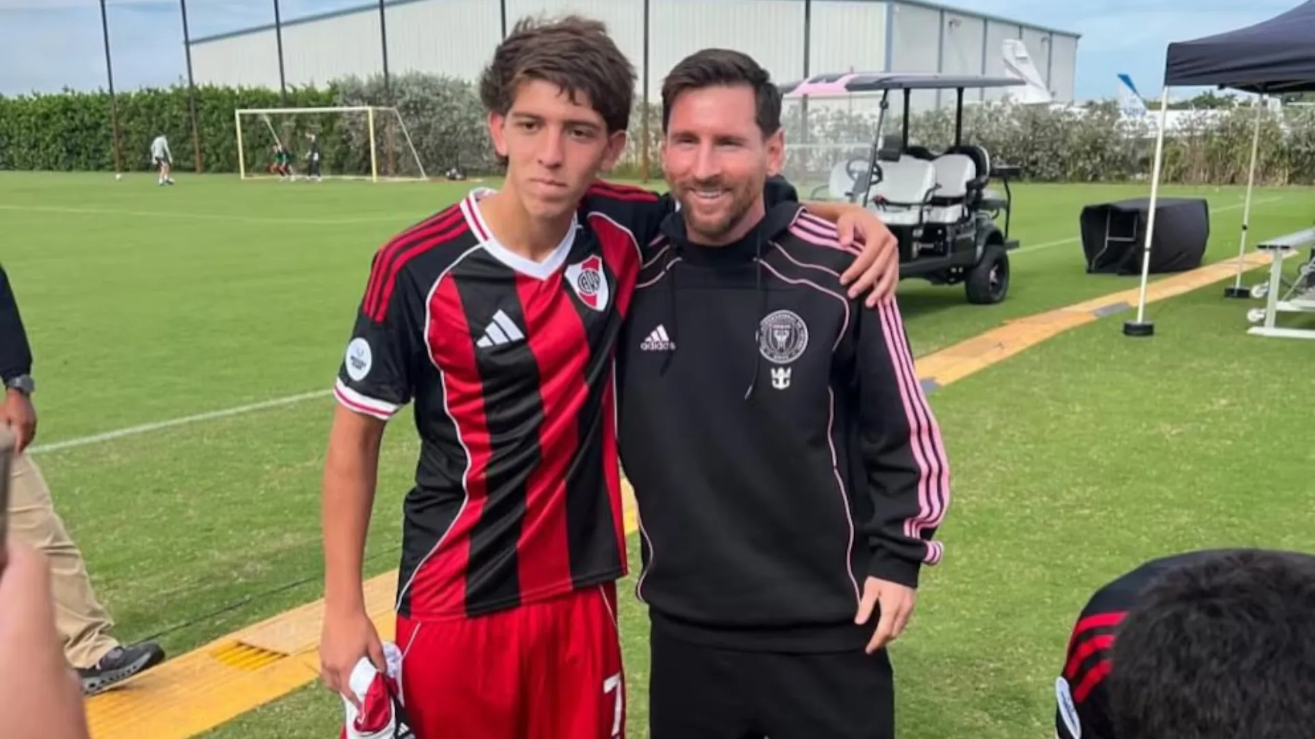 Joaquín Amor, junto a Messi.