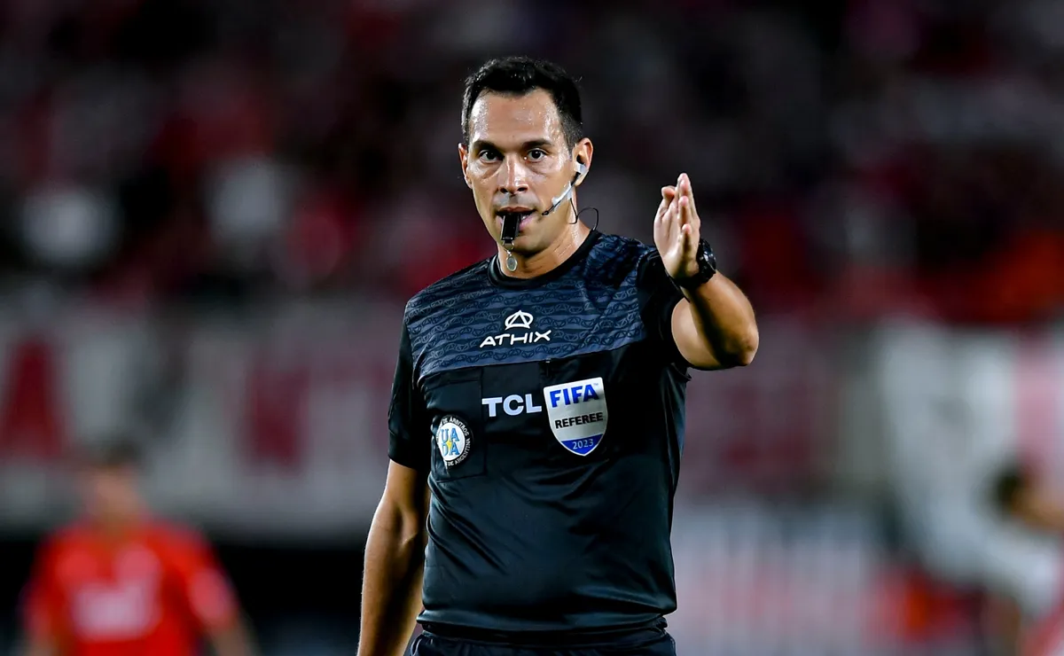 Facundo Tello, árbitro de River vs. Huracán.
