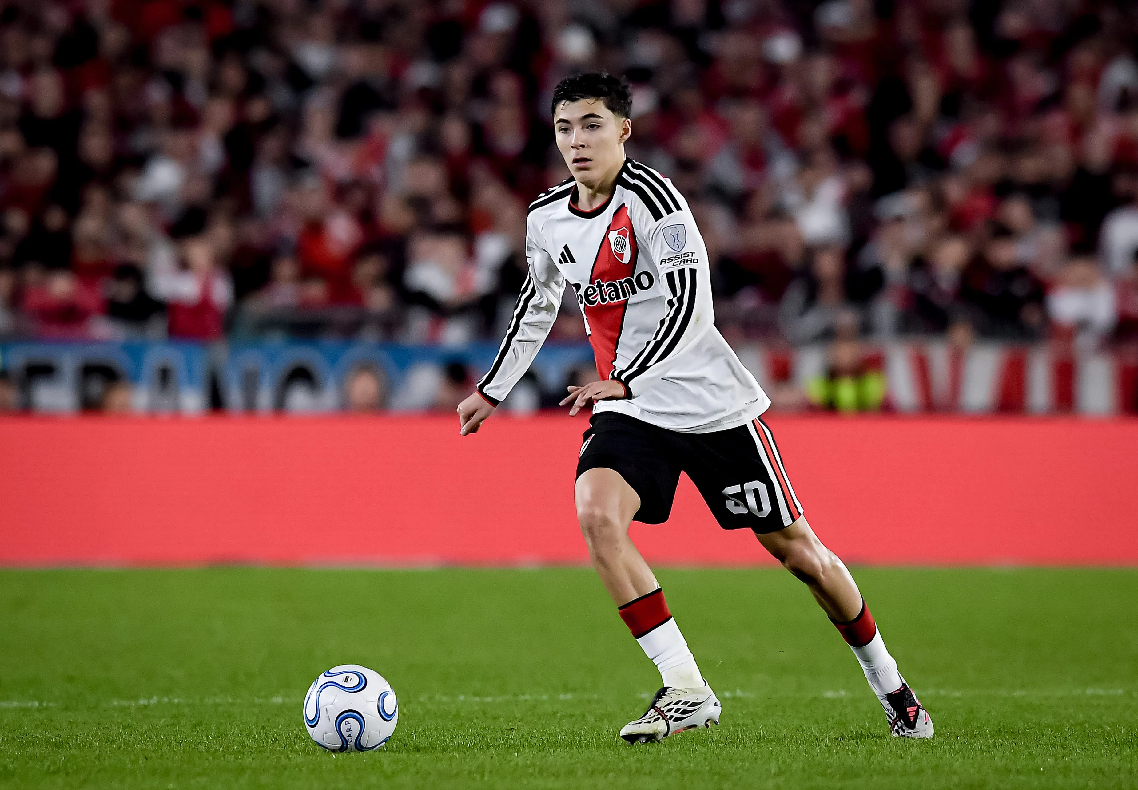 Tobías Andrada, una de las figuras de River en este semestre, tiene contrato hasta diciembre del 2030 con cláusula de 100 millones de euros. (Getty Images)