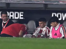 Thiago Almada fue reemplazado por molestias físicas y encendió las alarmas