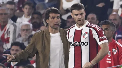 Ponzio dándole indicaciones a Beltrán antes de su ingreso.