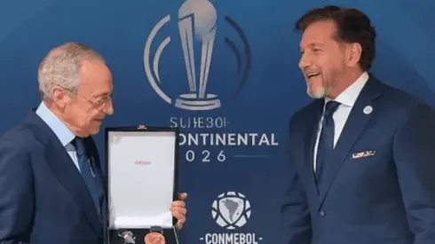 El regalo de Domínguez a Florentino: la medalla de River campeón.