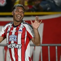 Teo Gutiérrez metió un gol en Junior, generó controversia por su estado físico y anunció su retiro
