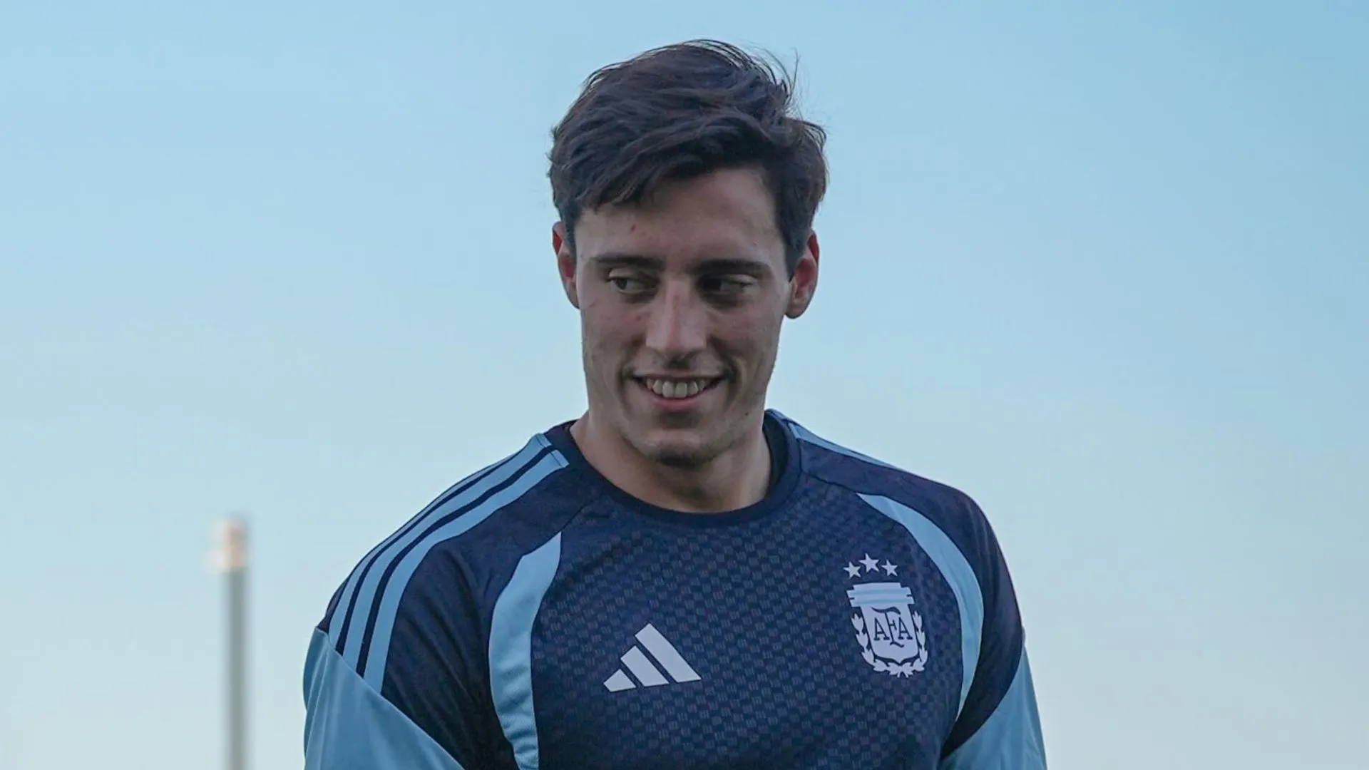 Santiago Beltrán sí se queda en la Selección y podría sumar minutos.