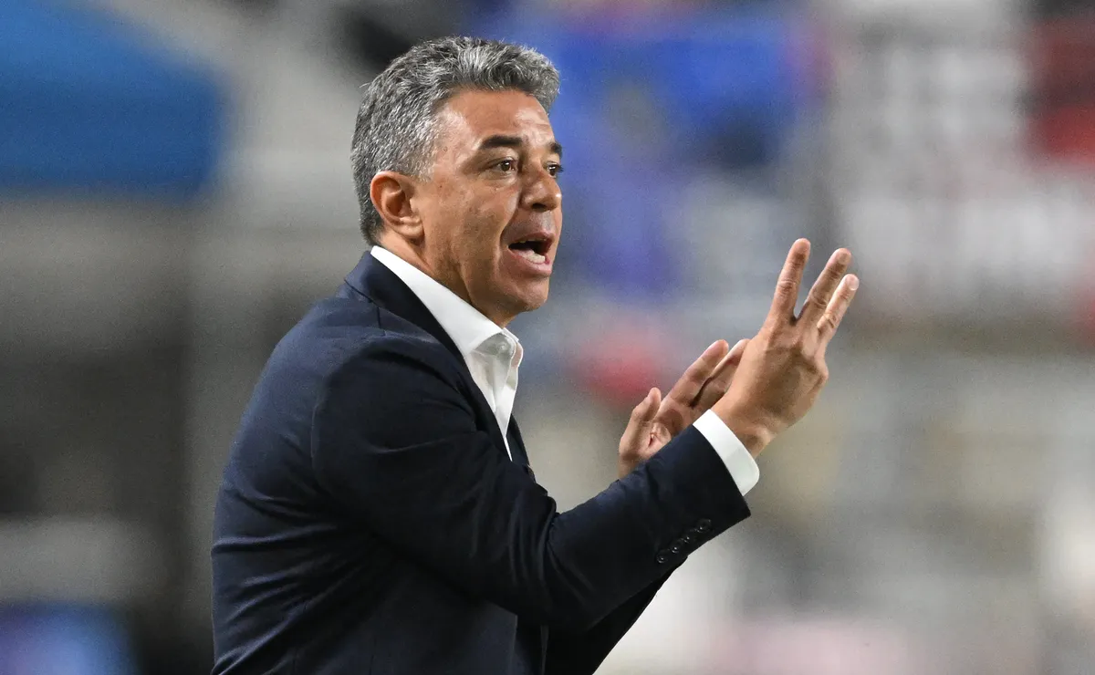 Gallardo dando indicaciones en pleno partido con Ecuador. (Foto: Getty).