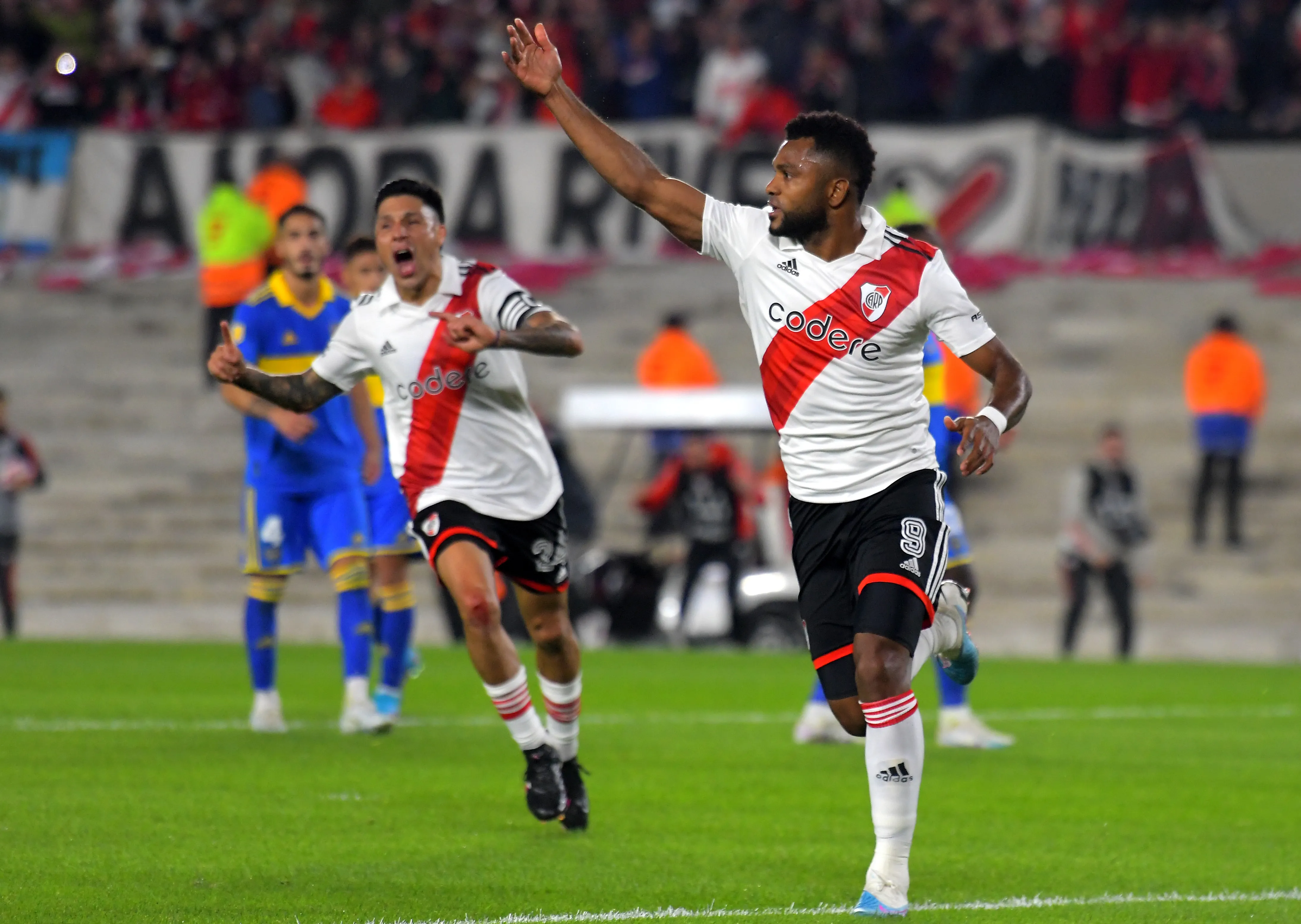 Borja festeja su gol para definir un Superclásico en 2023. (Getty Images)